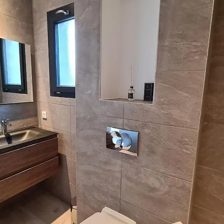 Ferienhaus Luxurious Duplex With Pool Garden Balcony *