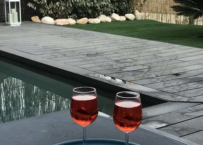 Luxurious Duplex With Pool Garden Balcony