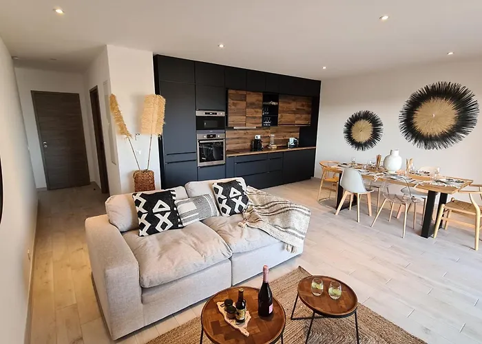 Luxurious Duplex With Pool Garden Balcony