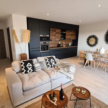 Luxurious Duplex With Pool Garden Balcony