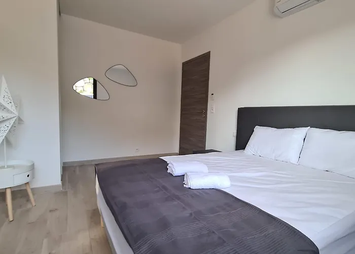 Luxurious Duplex With Pool Garden Balcony *