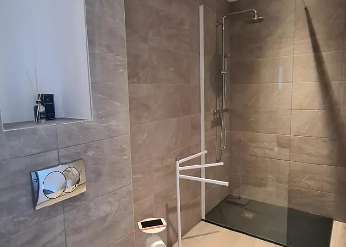 Semesterbostad Luxurious Duplex With Pool Garden Balcony Lecci