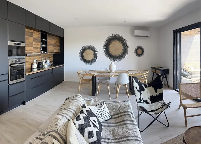 Luxurious Duplex With Pool Garden Balcony Semesterbostad Lecci