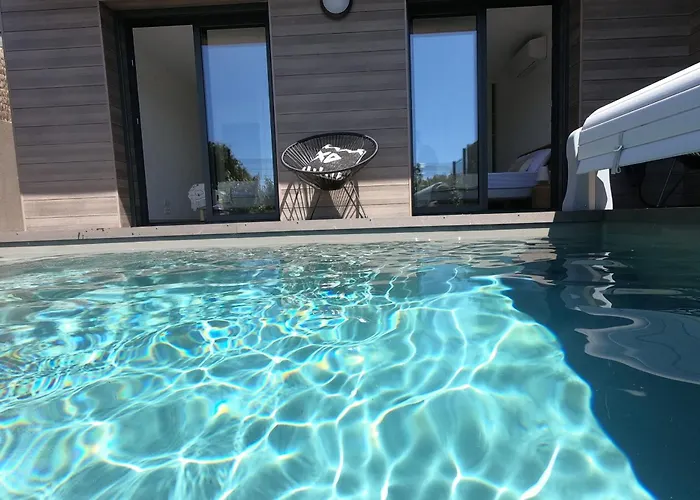 Semesterbostad Luxurious Duplex With Pool Garden Balcony